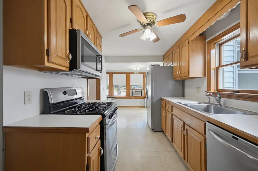 101 Fisher St, North Attleboro, MA 02760 - #3