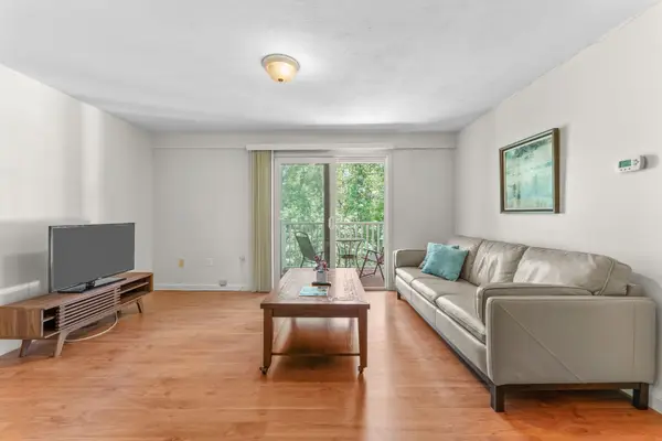 8 Post Oak Ln #20, Natick, MA 01760