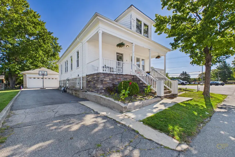 7 Coolidge St, Dartmouth, MA 02748 - #2