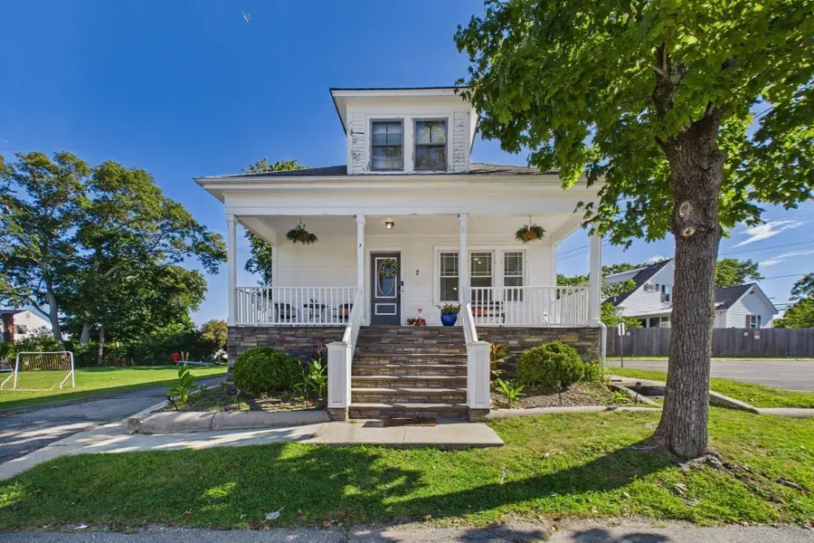 7 Coolidge St, Dartmouth, MA 02748 - #3