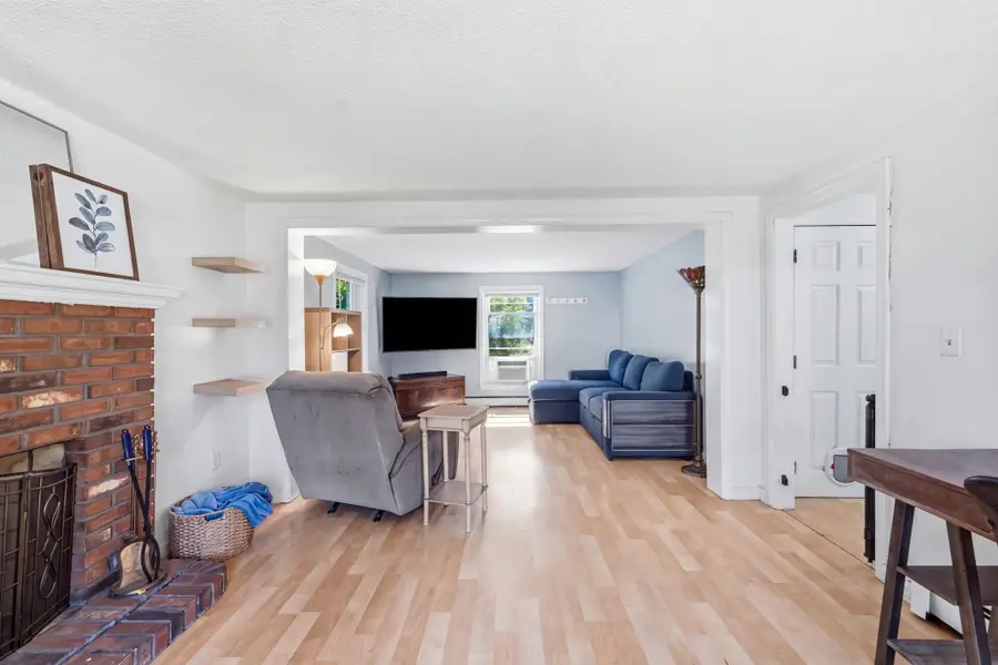 380 Plumtree Rd, Springfield, MA 01118 - #3