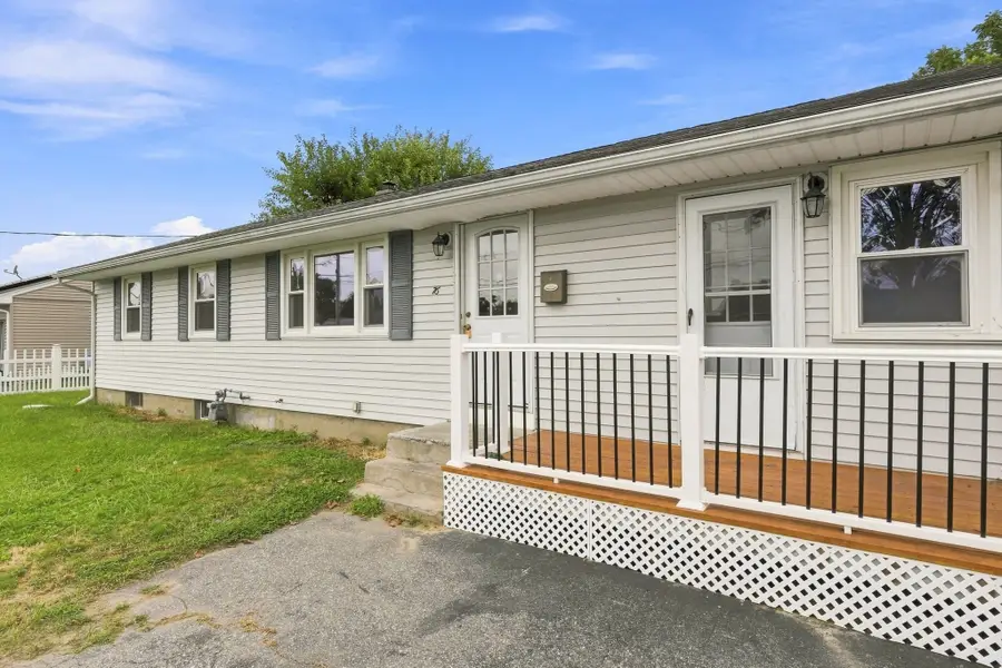 76 Daley St, Chicopee, MA 01013 - #3