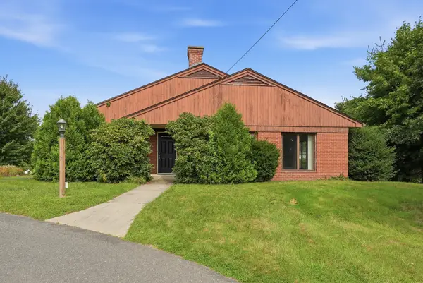 31 Woodcrest Road, Springfield, MA 01129