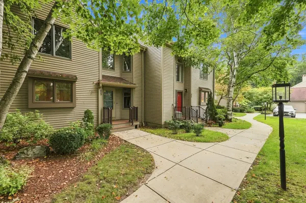 770 Salisbury St #423, Worcester, MA 01609