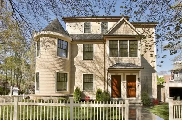 131 Winchester St #131, Brookline, MA 02446