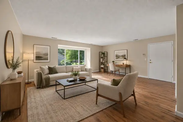 9 Thayer Pond Dr #8, Oxford, MA 01537