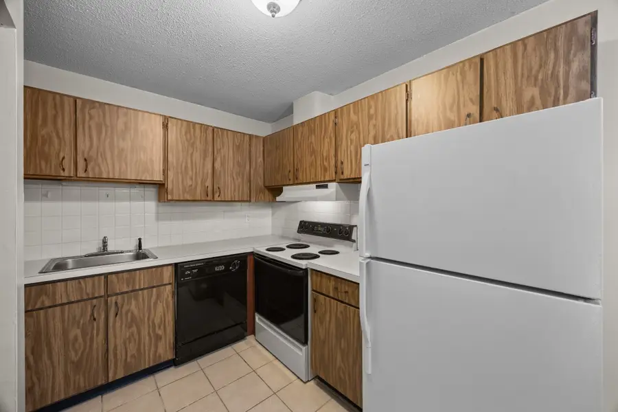 9 Thayer Pond Dr #8, North Oxford, MA 01537 - #3