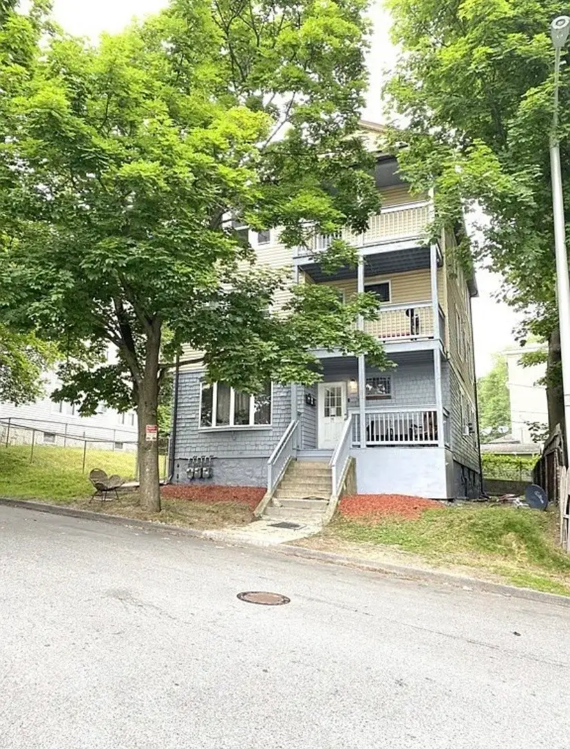 11 Leon St, Worcester, MA 01604 - #2