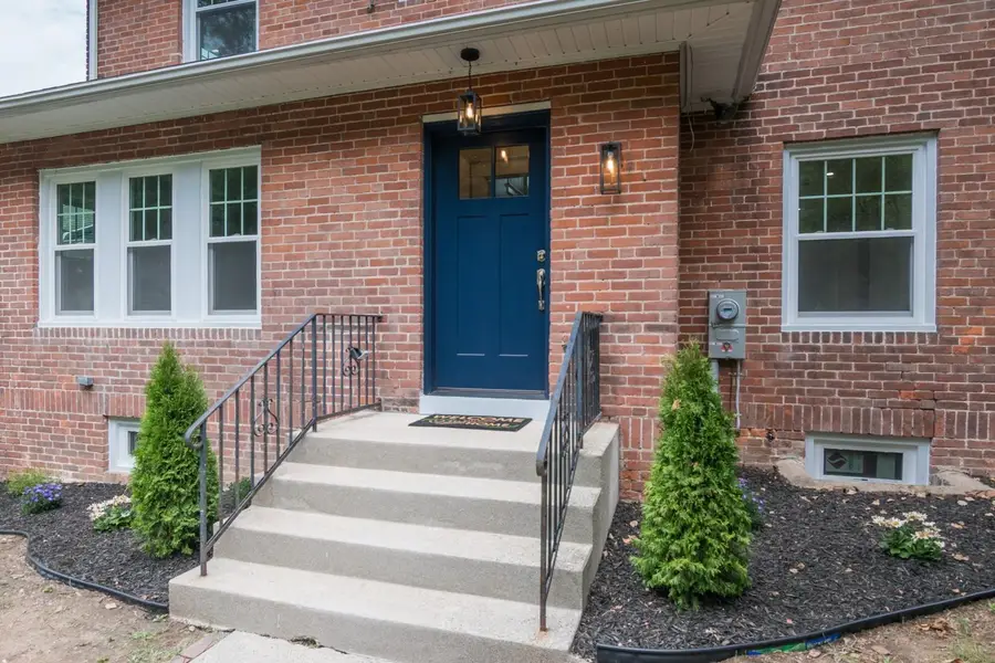 41 Dartmouth St, Holyoke, MA 01040 - #2