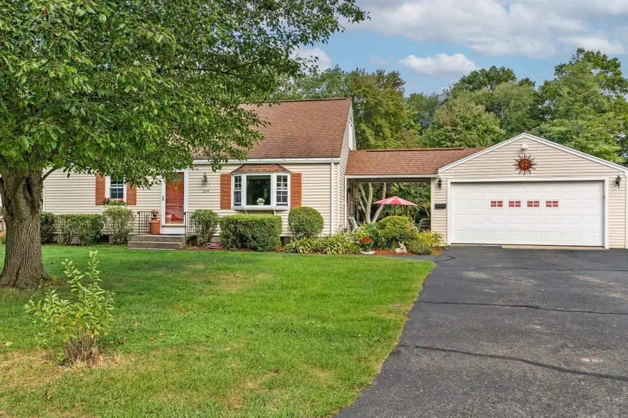 254 Mccarthy Ave, Chicopee, MA 01020 - #2