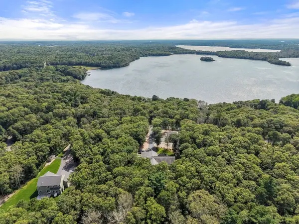 29 Pimlico Pond Rd, Mashpee, MA 02649