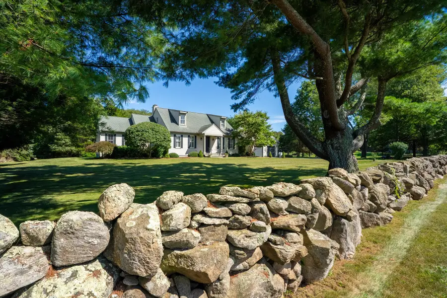 557 Smith Neck Rd, Dartmouth, MA 02748 - #2