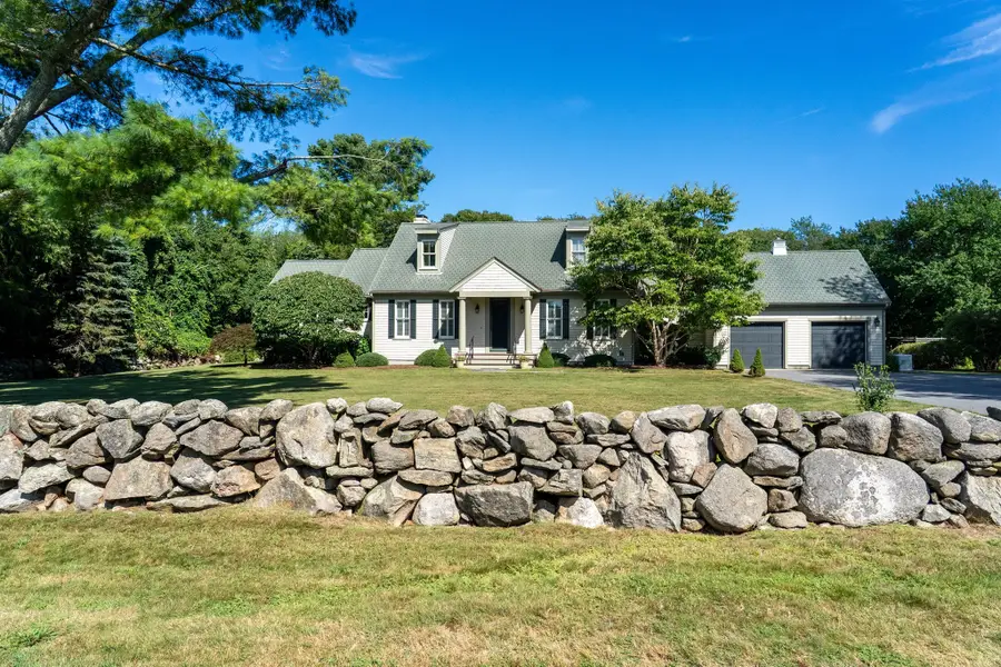 557 Smith Neck Rd, Dartmouth, MA 02748 - #3