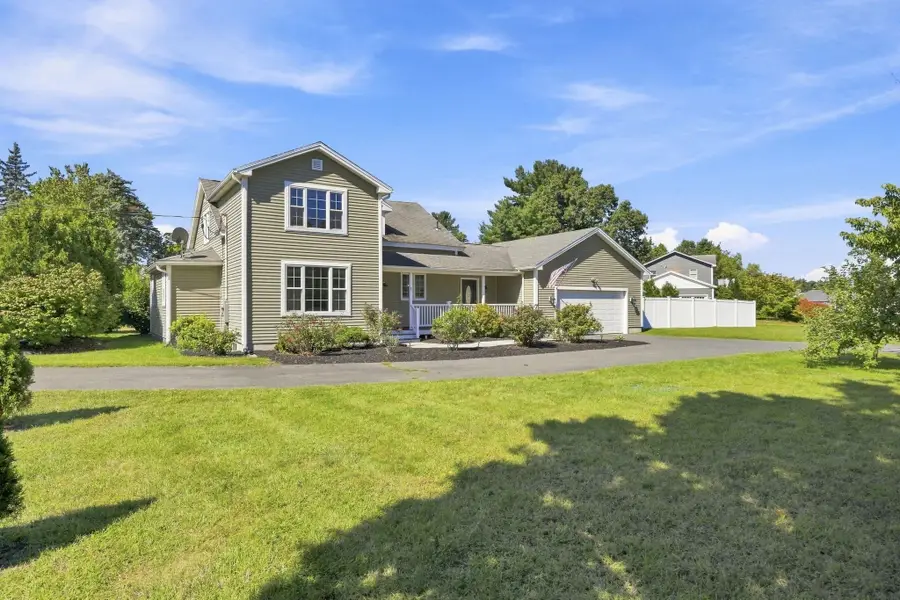 8 Caddyshack Dr, Chicopee, MA 01020 - #2
