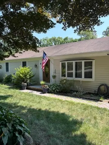 19 Essex Rd, Mashpee, MA 02649