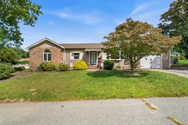 24 Kennedy St, Dartmouth, MA 02747