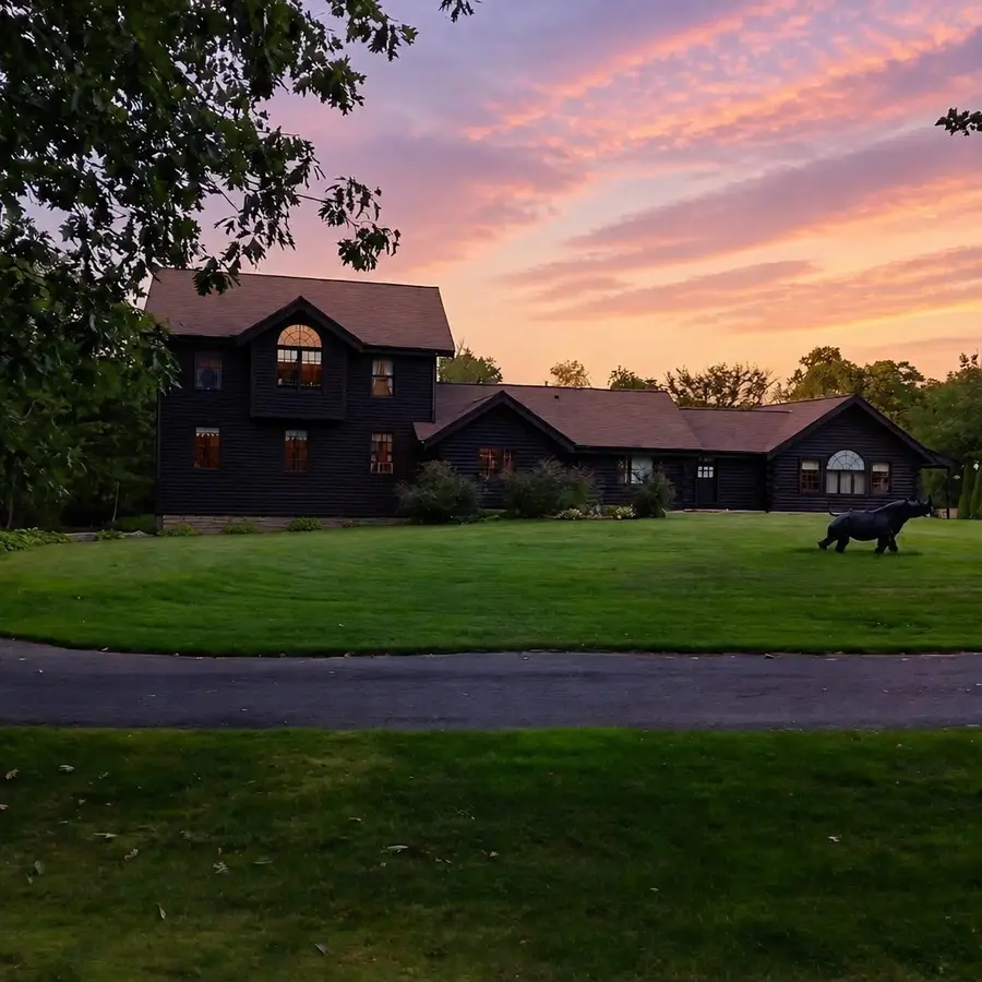 8 Hillsville Rd, North Brookfield, MA 01535 - #3