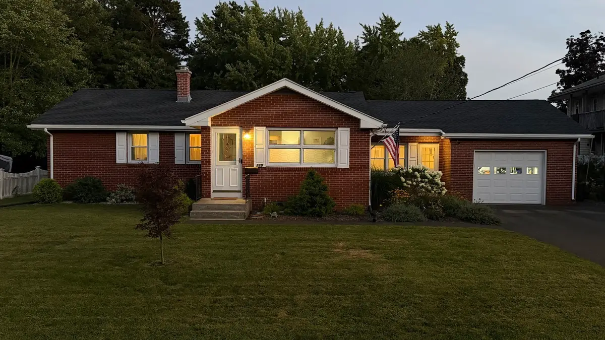 229 Mccarthy Ave, Chicopee, MA 01020 - #1