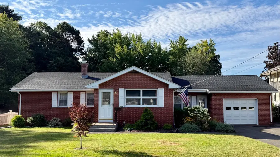 229 Mccarthy Ave, Chicopee, MA 01020 - #2