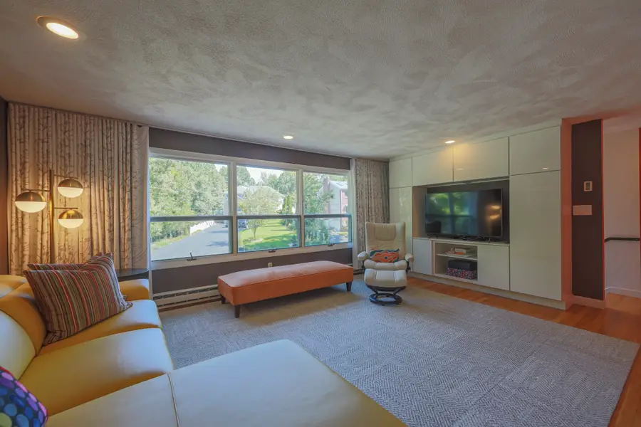 12 Stevens Pl, Saugus, MA 01906 - #3