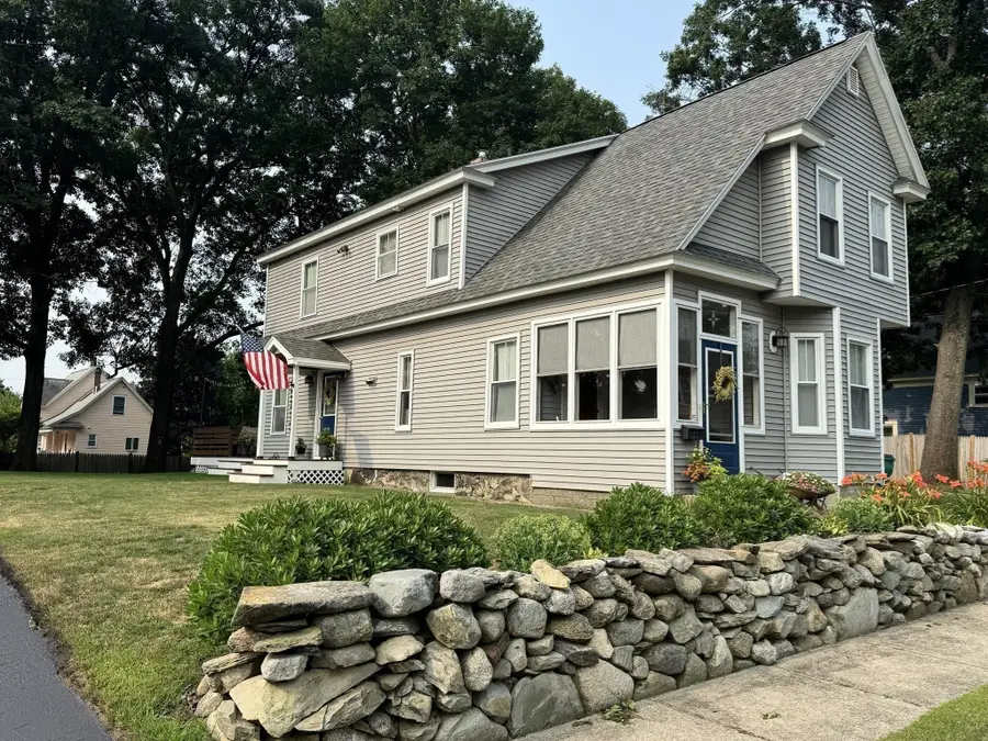 27 Dayton St, Lowell, MA 01852 - #2
