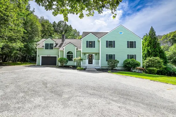 27 Brittany Ln, Dartmouth, MA 02747