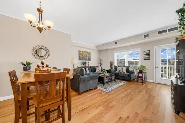 8 Walnut St #418, Peabody, MA 01960