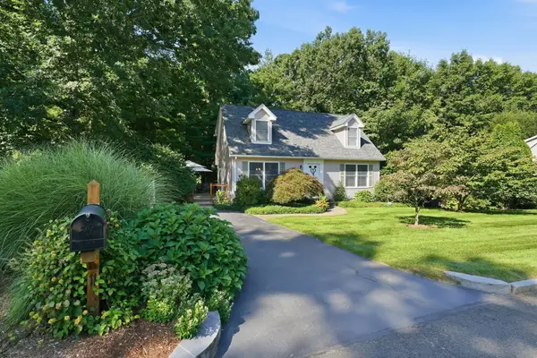 11 Stephanie Cir, Springfield, MA 01129