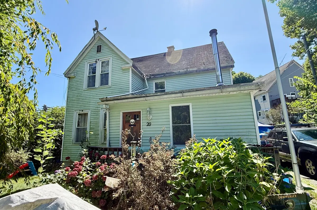 20 Bridge St, Russell, MA 01097 - #1