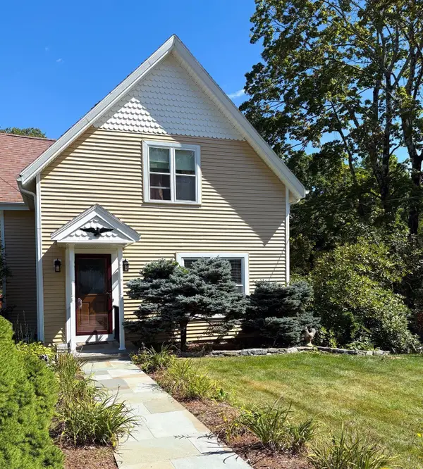 56 S Worcester St, Norton, MA 02766