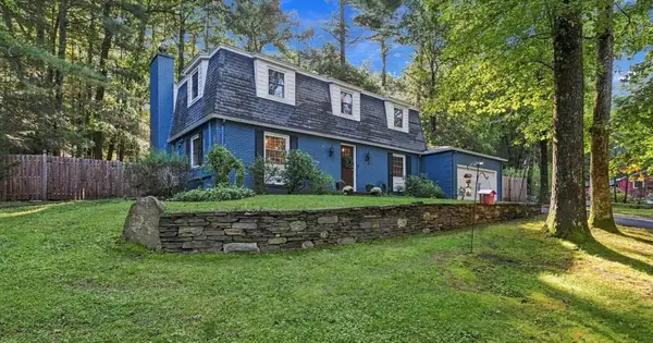 218 Heatherstone Rd, Amherst, MA 01002