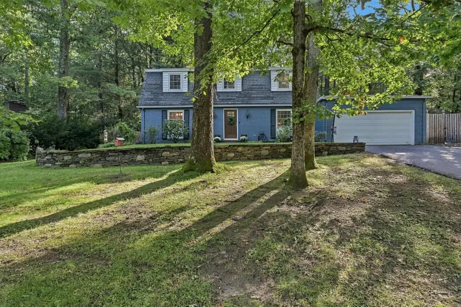 218 Heatherstone Rd, Amherst, MA 01002 - #2