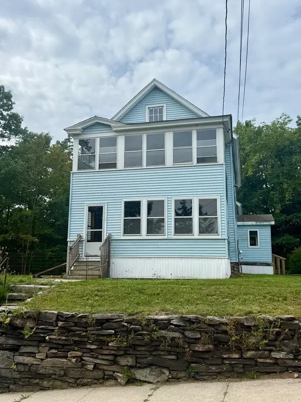 2 Gunn St, Erving, MA 01344