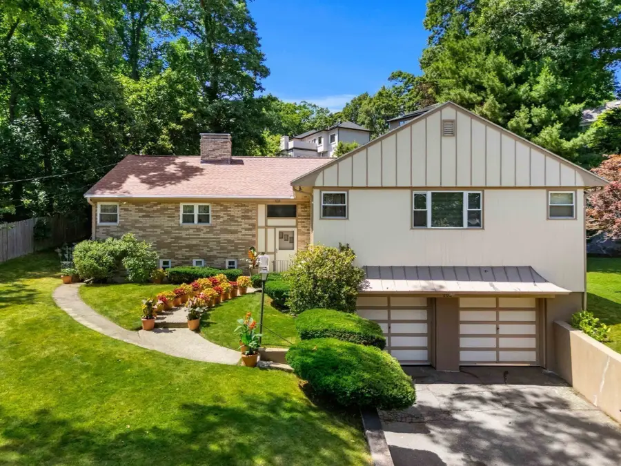 205 Gardner Rd, Brookline, MA 02445 - #3