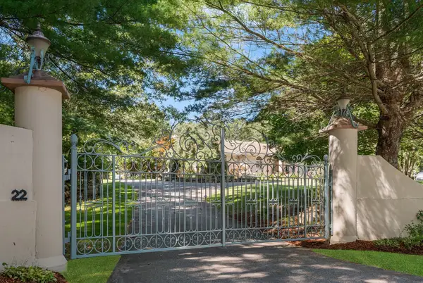 22 Brook View Dr, Scituate, RI 02831