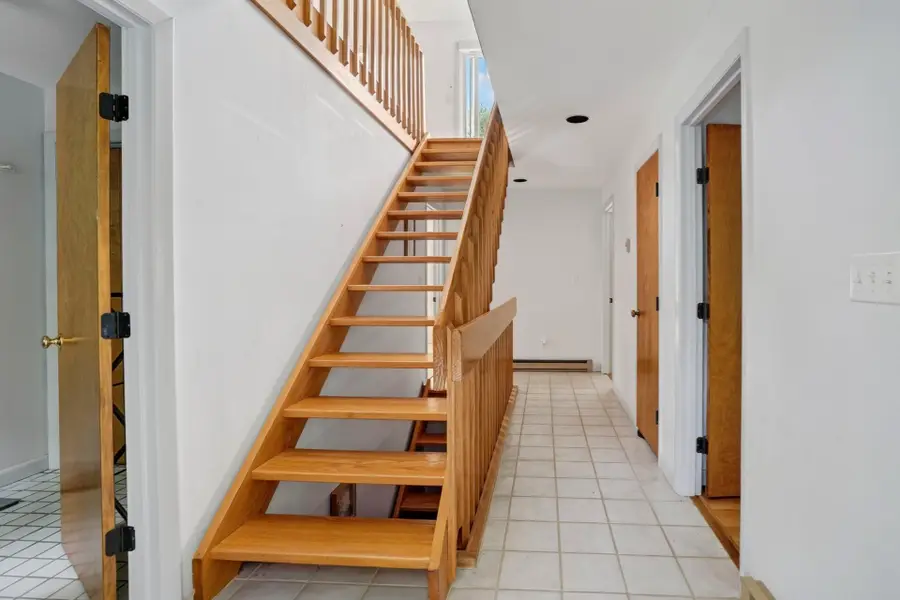 14 High Meadow Ln, Oak Bluffs, MA 02557 - #2