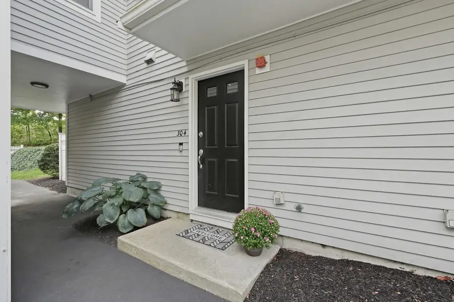 125 Highland St #304, Taunton, MA 02780 - #3