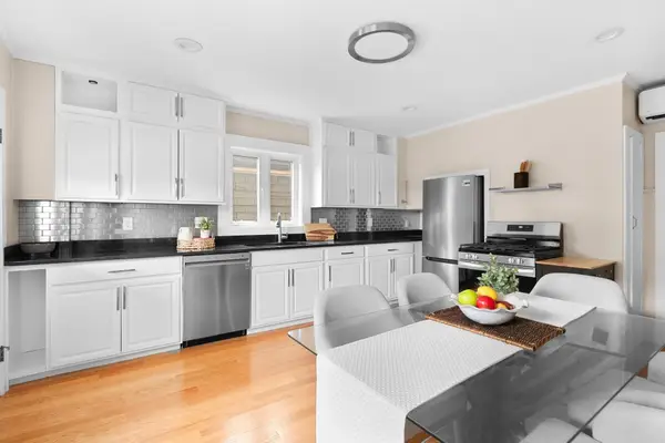 111 Eutaw St #2A, Boston, MA 02128