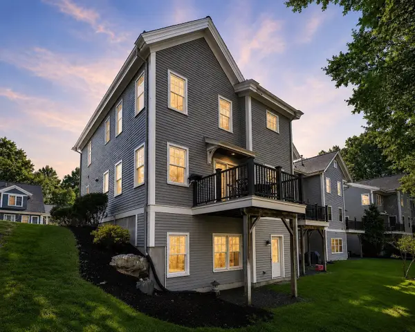36 Journeys End Ln #36, Lexington, MA 02421