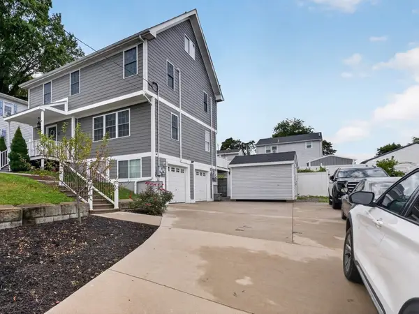 17 Montgomery St, Fall River, MA 02720