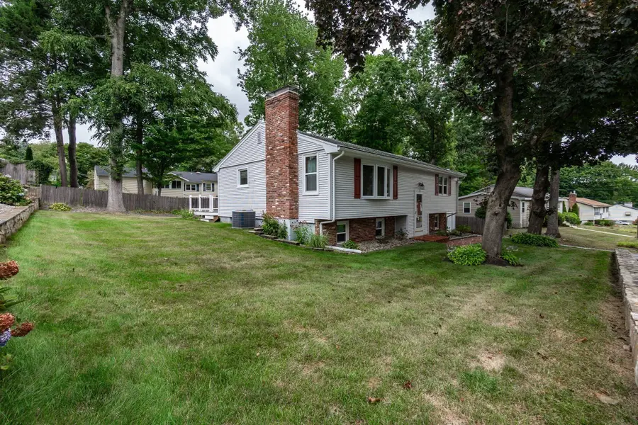 7 Stoney Brook Ln, Milford, MA 01757 - #3