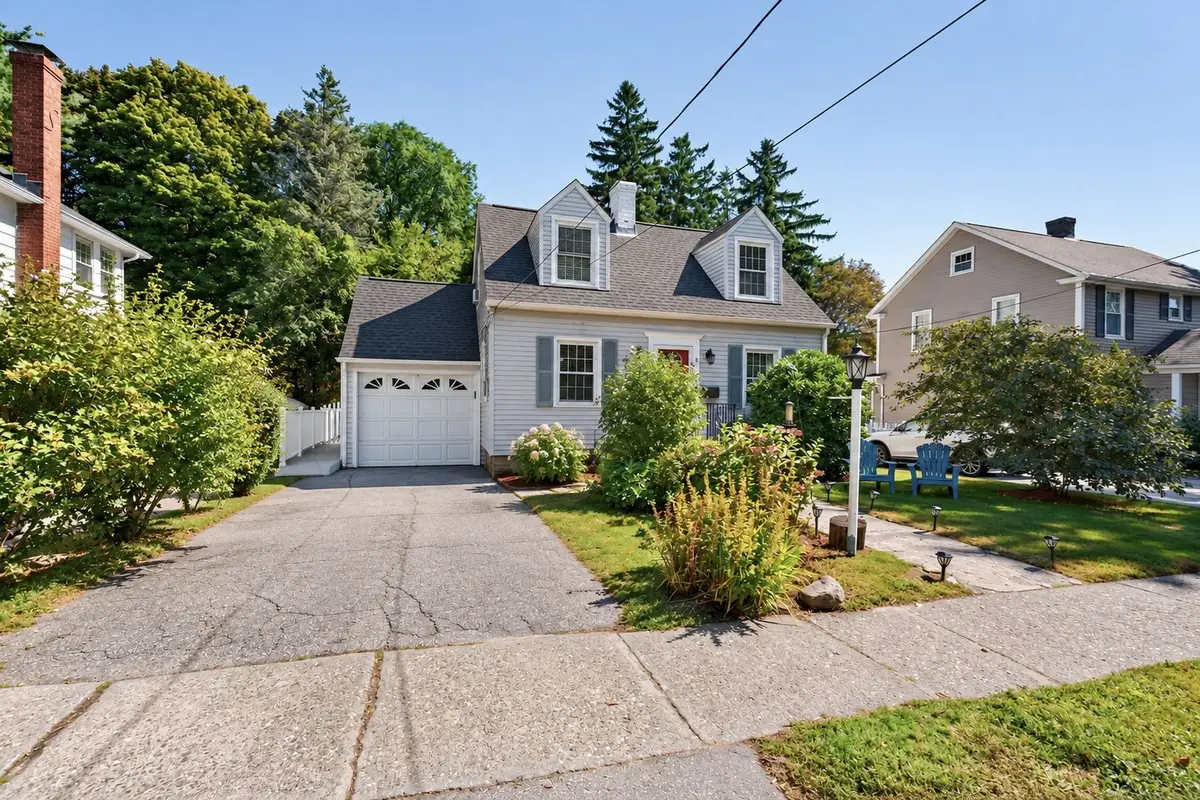 8 Lyndale Rd, Worcester, MA 01606 - #1