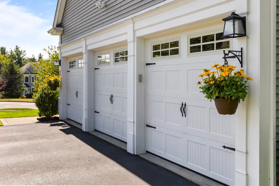 560 Shining Rock Dr, Northbridge, MA 01534 - #3