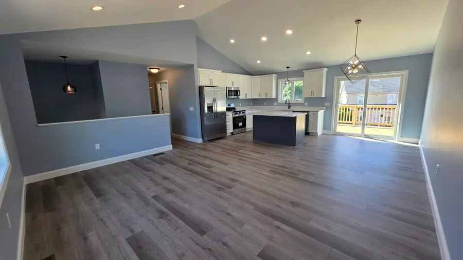 12 Willow St, Chicopee, MA 01020 - #3
