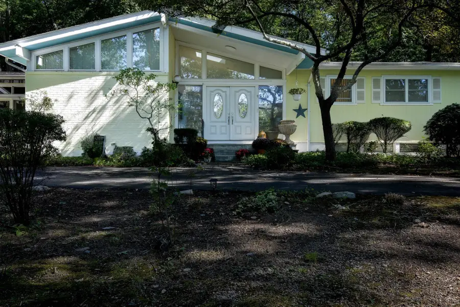 9 Raleigh Rd, Dover, MA 02030 - #2