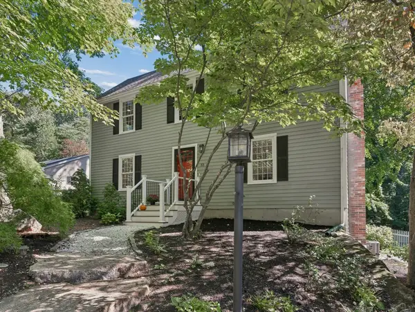 33 Bay Colony Drive, Ashland, MA 01721