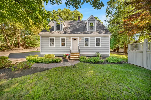 2 Hunter Dr, Newburyport, MA 01950
