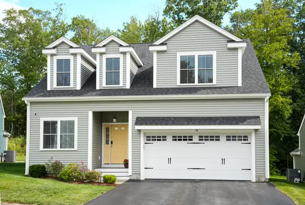 12 Kodiak Ln #12, Milford, MA 01757