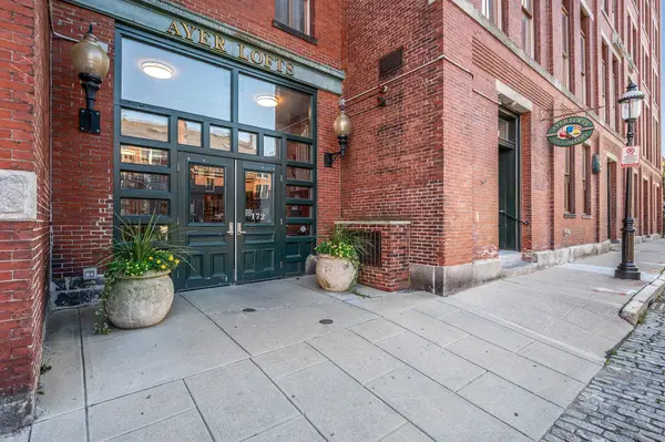 172 Middle St #204, Lowell, MA 01852