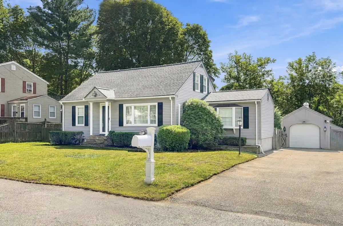 17 Elise Ave, Dracut, MA 01826 - #1